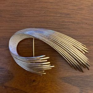 Vintage Trifari gold pin